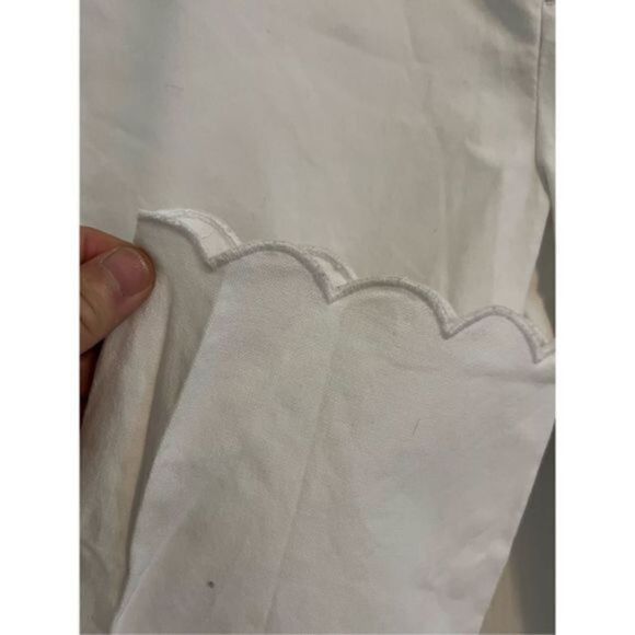 Banana Republic White Ankle Cropped Chinos with Scalloped Hem. Size 4 - Picture 4 of 6